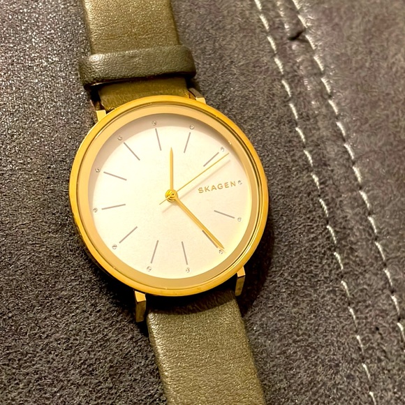 COPY - Skagen Gold tone and Olive Green leather ladies watch - Picture 3 of 5